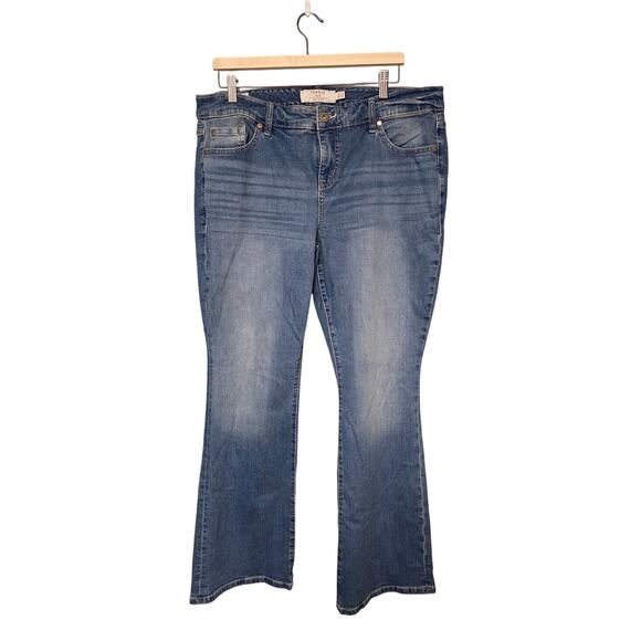 Torrid Denim Jeans Womens Size 16S Plus Slim Boot Wide Leg Light Wash Casual - Picture 1 of 7